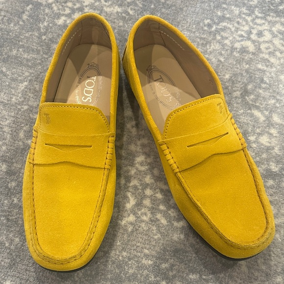 TODS MUSTARD GOLD MENS DRIVERS SIZE 9 FITS LIKE A 10